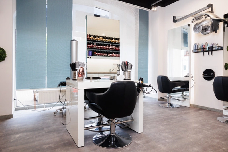 Haarprofis - Friseurstudio - Friseursalon drinnen