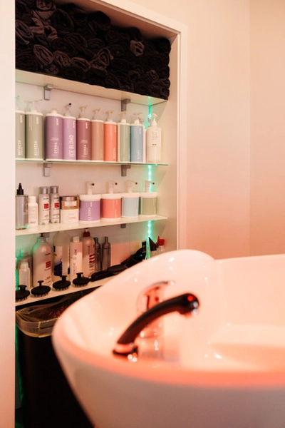 Haarprofis - Friseurstudio - Friseursalon drinnen