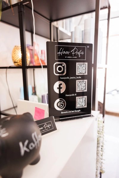 Haarprofis - Friseurstudio - Friseursalon drinnen