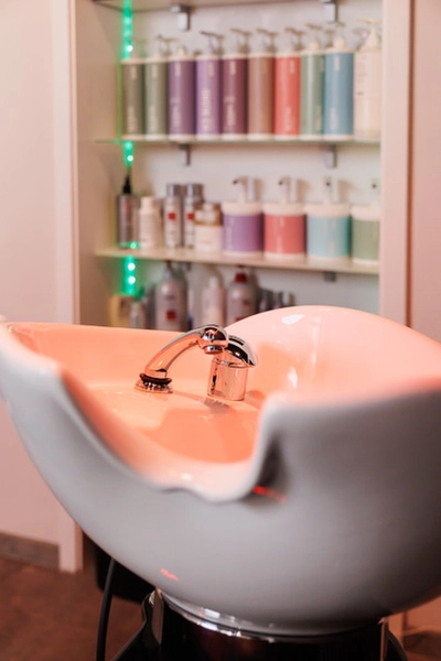 Haarprofis - Friseurstudio - Friseursalon drinnen